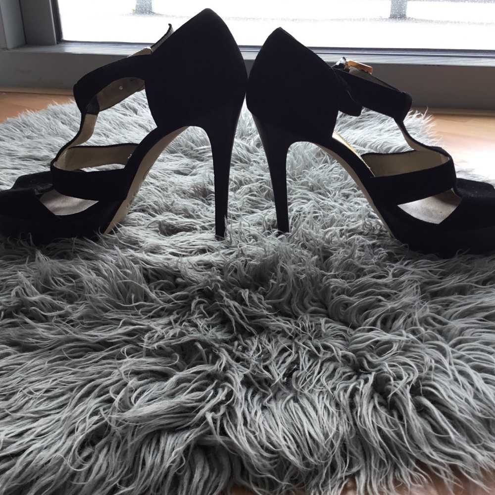 SALE💥 Michael Kors Shoes - Picture 5 of 7